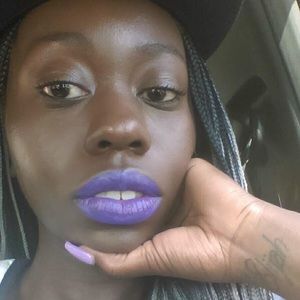 Meet your Posher, Ebone